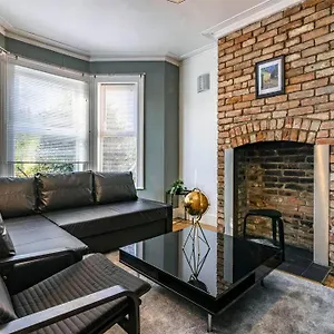 https://modern-spacious-home-near-nottingham-city-centre.hotelsin-nottingham.com